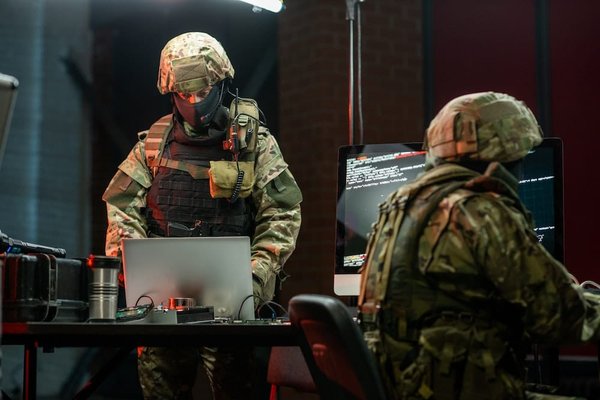 Comment s'habiller pour un cocktail professionnel en hiver tout en restant au chaud?