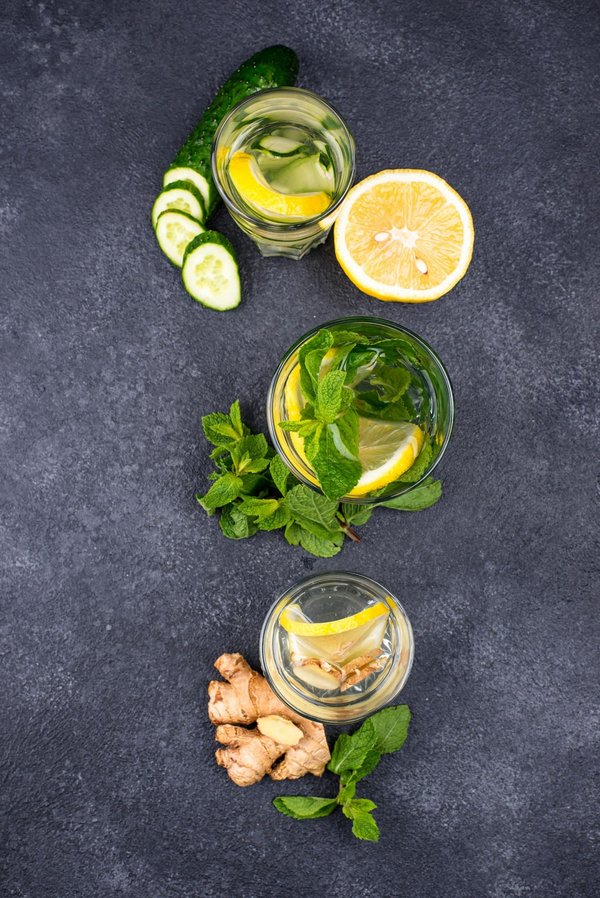 Comment préparer une boisson détoxifiante et énergisante avec des ingrédients du jardin?