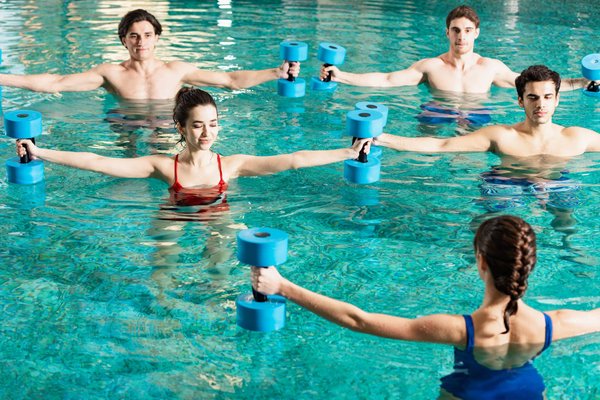 Quels sont les exercices de fitness aquatique les plus bénéfiques pour les femmes enceintes ?