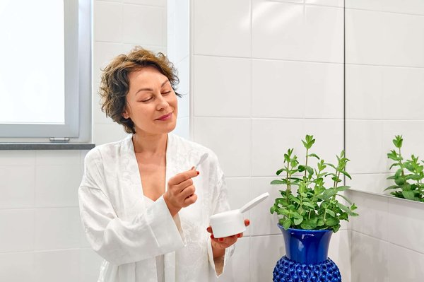 Quelle est la routine d'hydratation de la peau la plus efficace pour les femmes vivant dans des climats froids ?