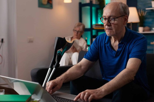 Quels étirements ciblés sont conseillés pour les femmes cyclistes après une longue balade ?